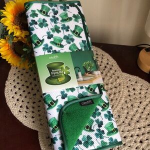 St. Patrick’s Day Design Reversible Drying Mats with Shamrocks and Green Hats